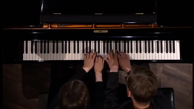 [图]莫扎特双钢琴 奏鸣曲 Mozart Sonata for piano duo in D Major K 381. Allegro (Útúrdúr)