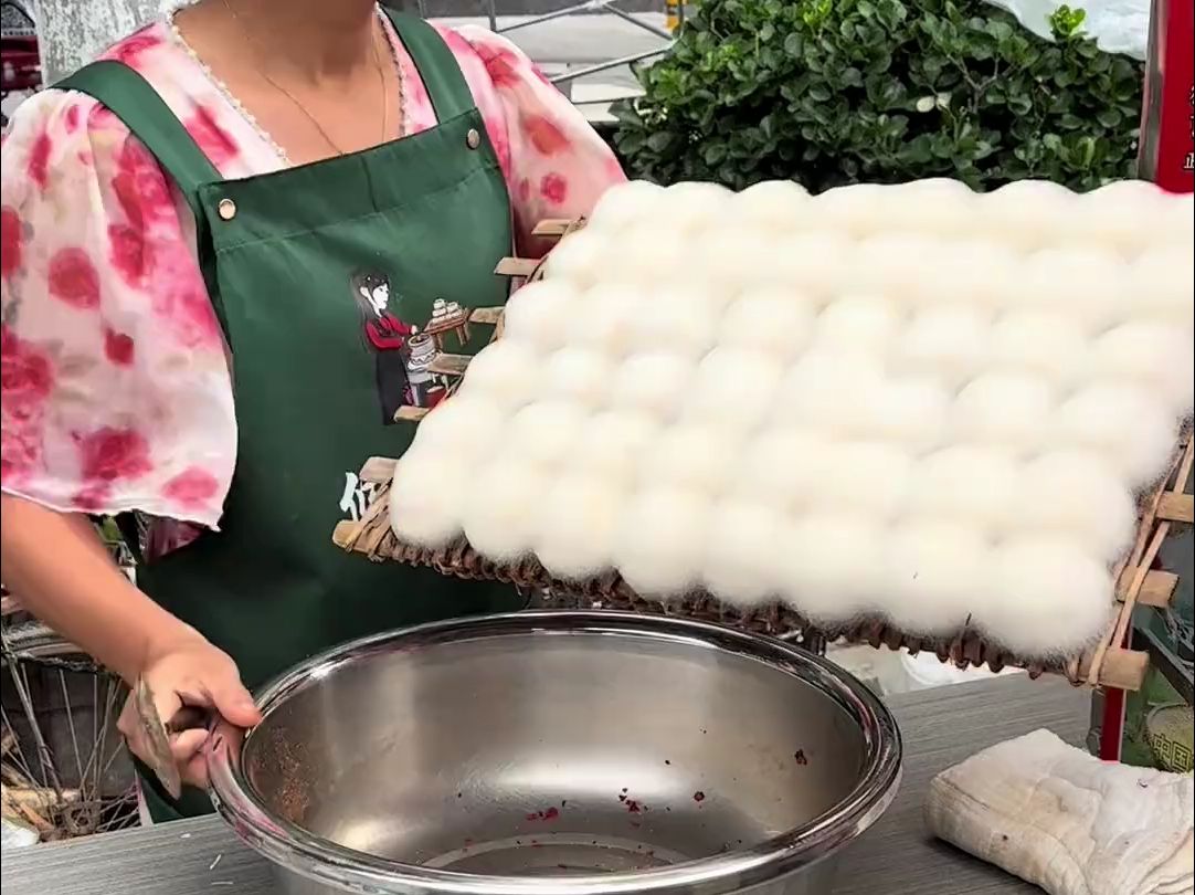 夏天的霉豆腐搭配稀饭更香哦!