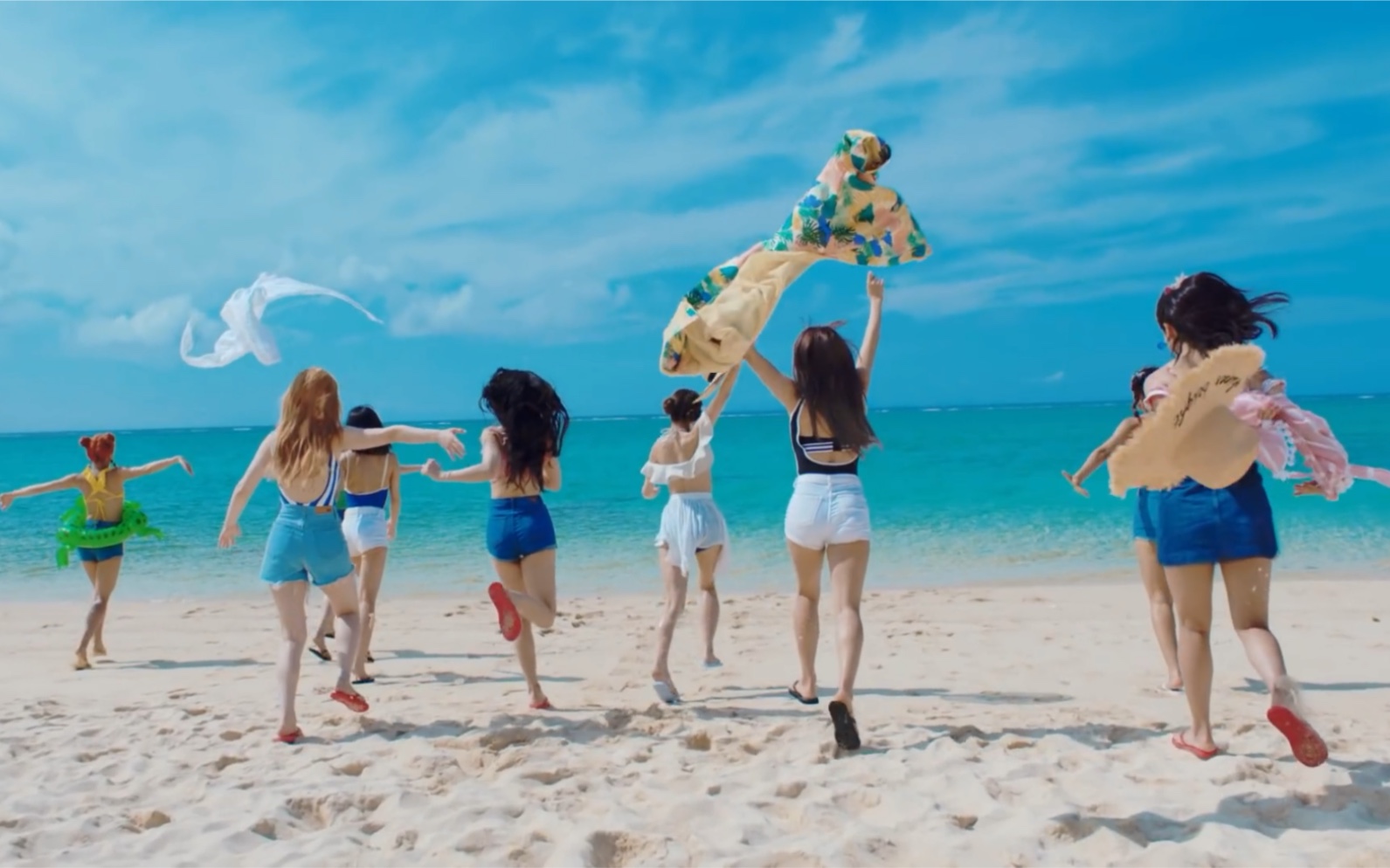 [图]【Twice】Dance the night away MV 清凉一夏