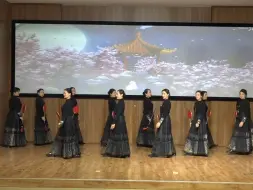 Download Video: 舞蹈走秀《杏花落》丽水市直机关老干部交谊舞协会