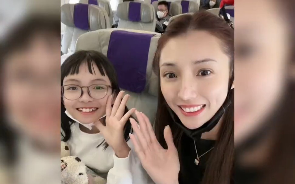 广东夫妇回广州过年,户外直播也太热闹了,这就是回家过年的快乐吧!