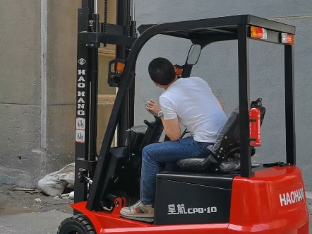 可以在二楼使用的迷你小型电瓶叉车1吨价格多少钱一台(昊航电动叉车)