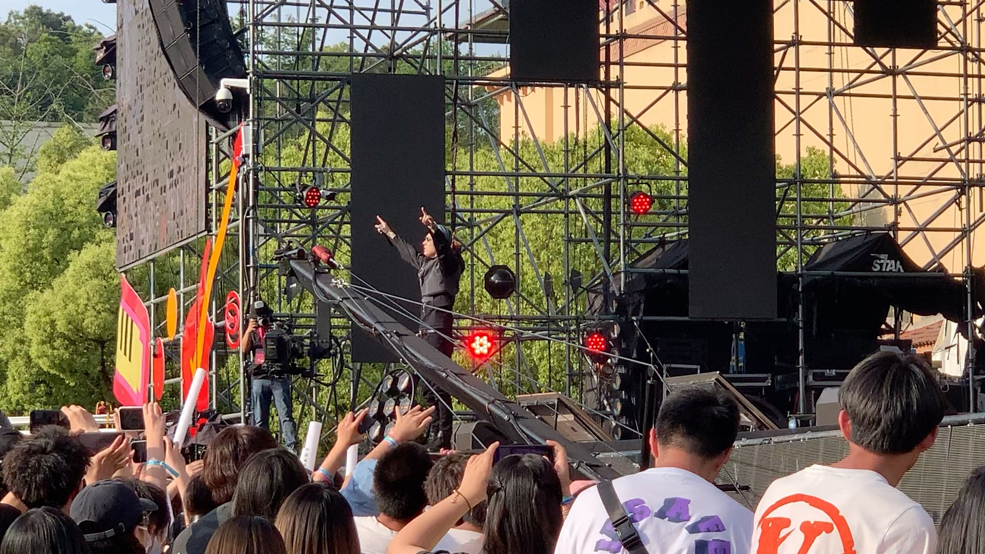 ty高还没富但帅202152常州嬉戏谷太湖湾音乐节舞台右方视角