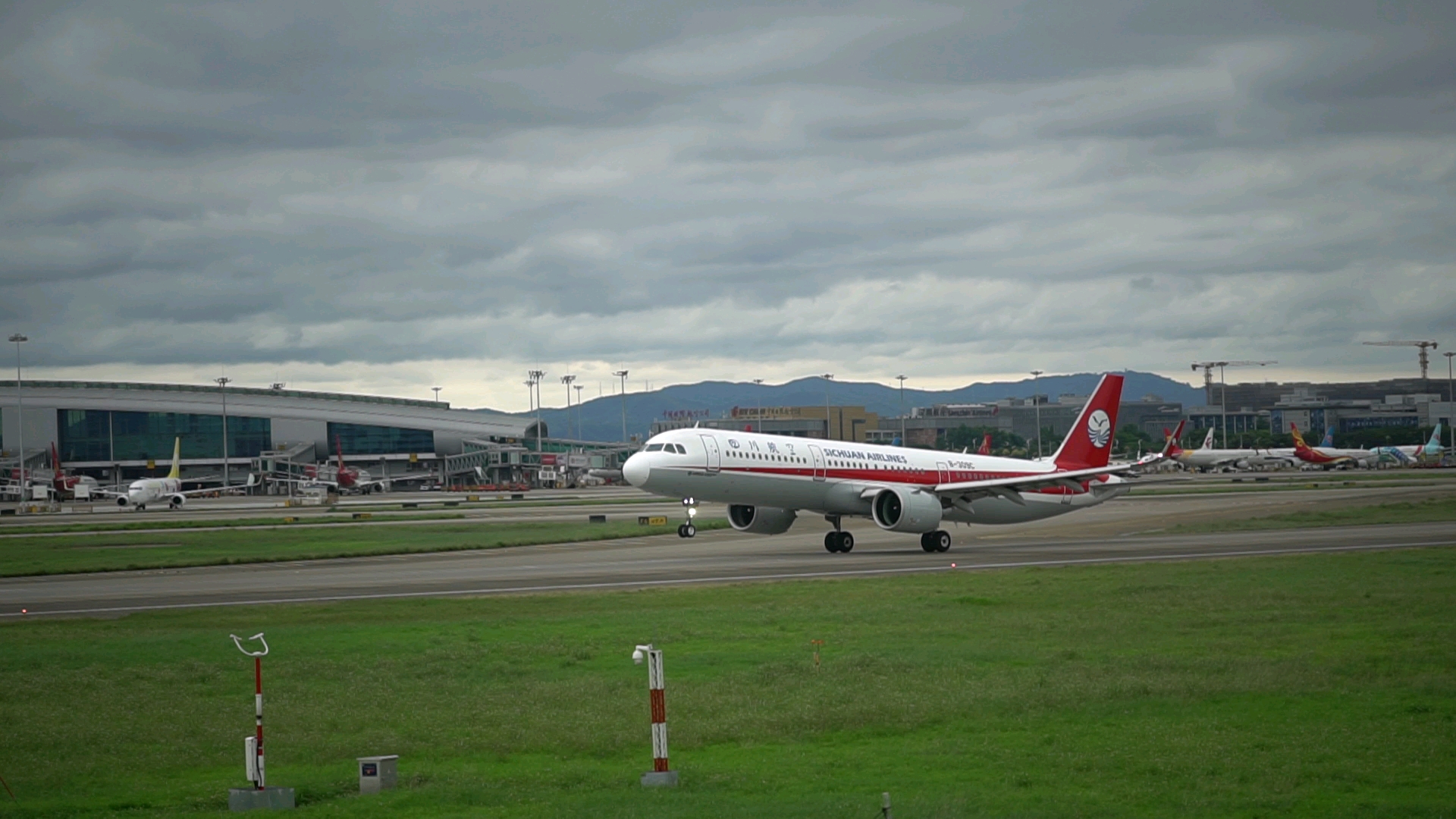 四川航空a321neo白云机场起飞