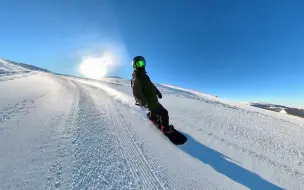 Скачать видео: 喜欢可可托海，人少雪好，风景棒，宝石大道遛弯  一镜到底