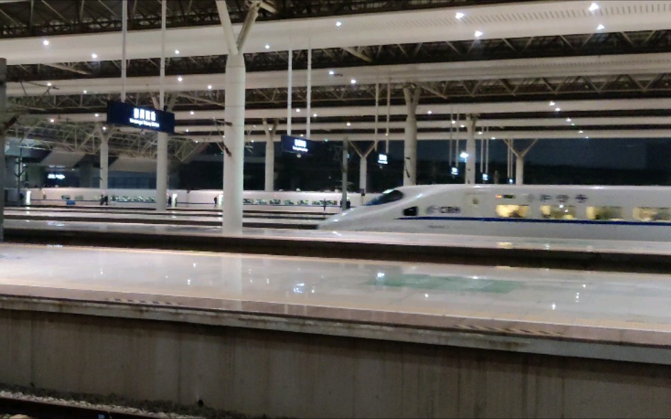 crh 2某带鱼南昌西站进站