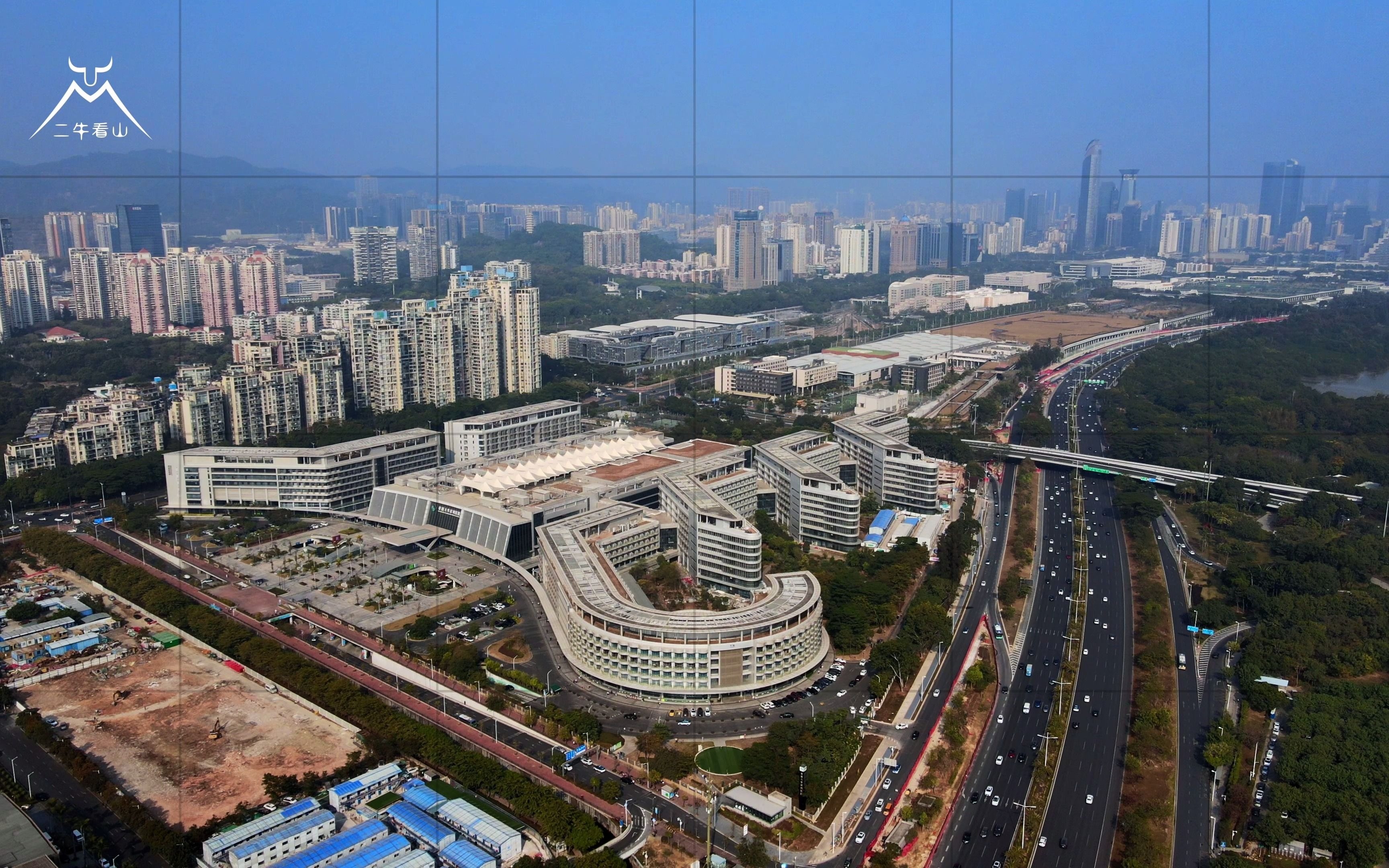 航拍香港大学深圳医院,毗邻欢乐海岸,深圳湾畔的最美医院.哔哩哔哩bilibili