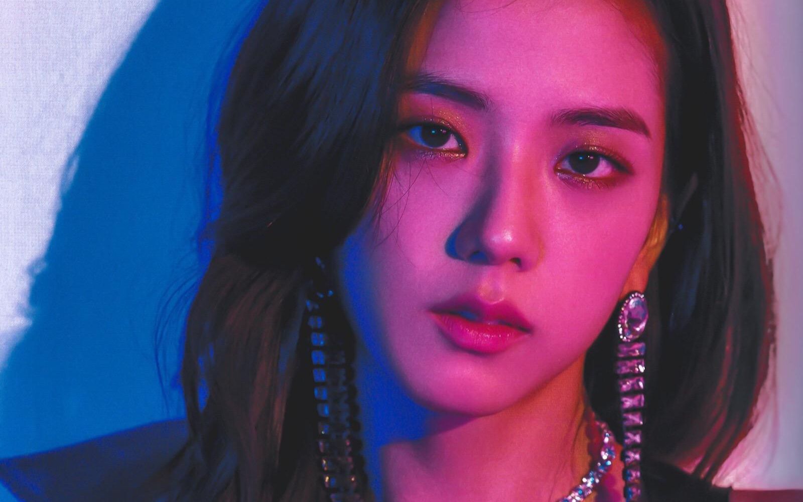 俏皮可爱的金智秀jisoo简直有点认不出来