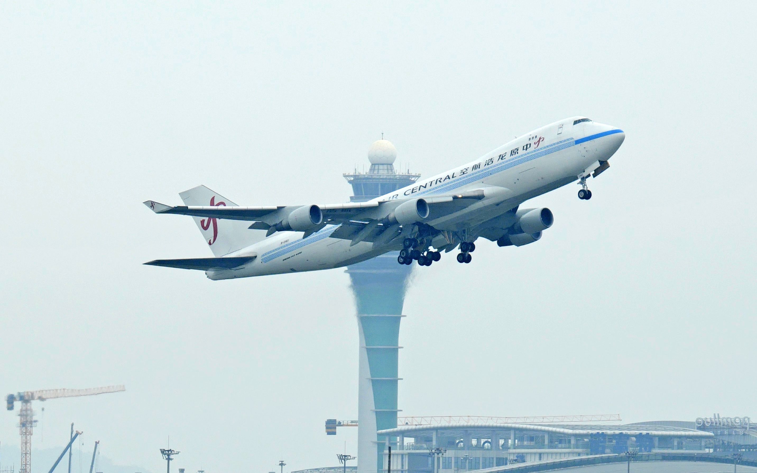原南航b744货机,停了几年后今日首飞,先涂装顺丰后又涂回中原龙浩的新
