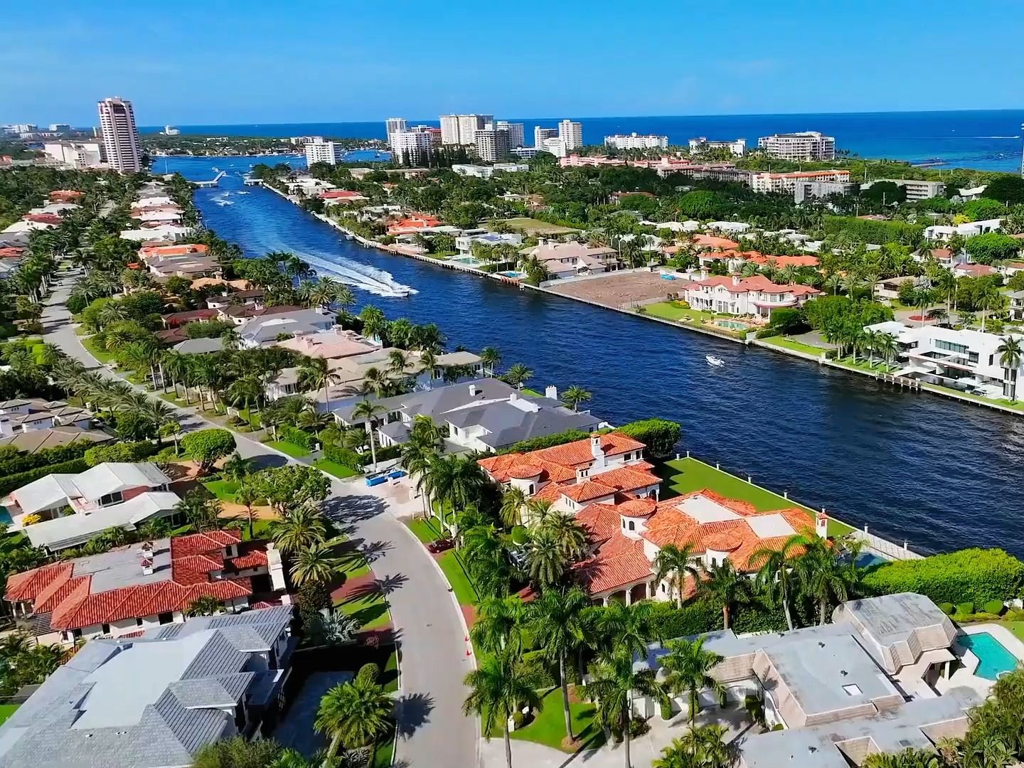 佛州$710万海景房,现代轻奢风装修设计,高级暖色调软装搭配,彰显优雅