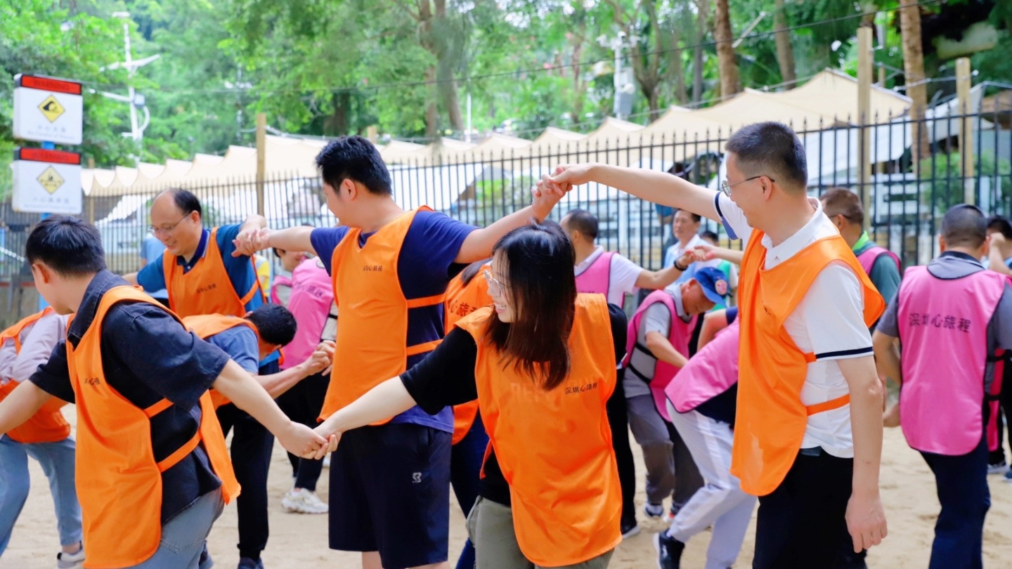 深圳公司海边团建-欢乐游戏热身:一穿到底