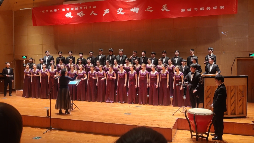 [图]南开大学学生合唱团演奏曲——《谷雨梯田》取材:哈尼族民歌