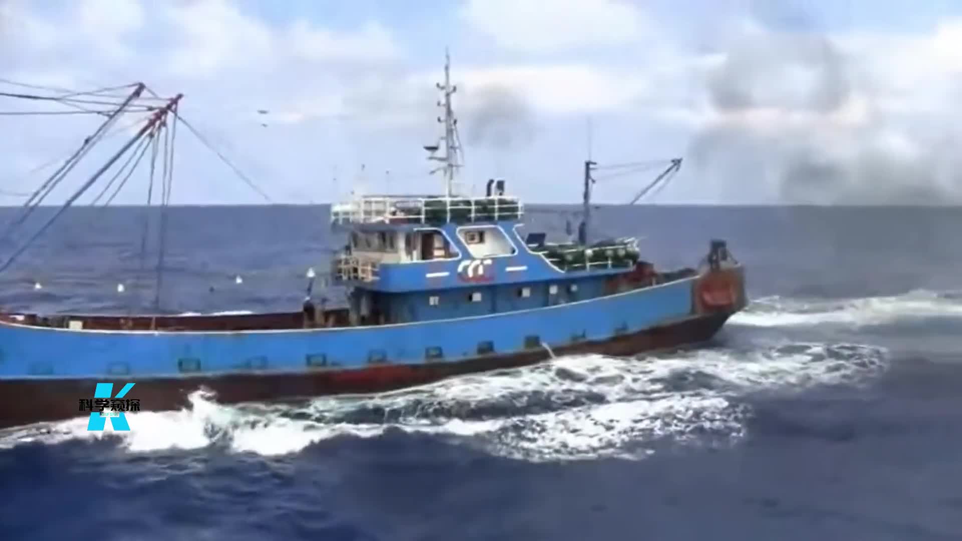 我国渔船霸气撞击日本军舰,捍卫钓鱼岛领土,彻底粉碎日军的尊严