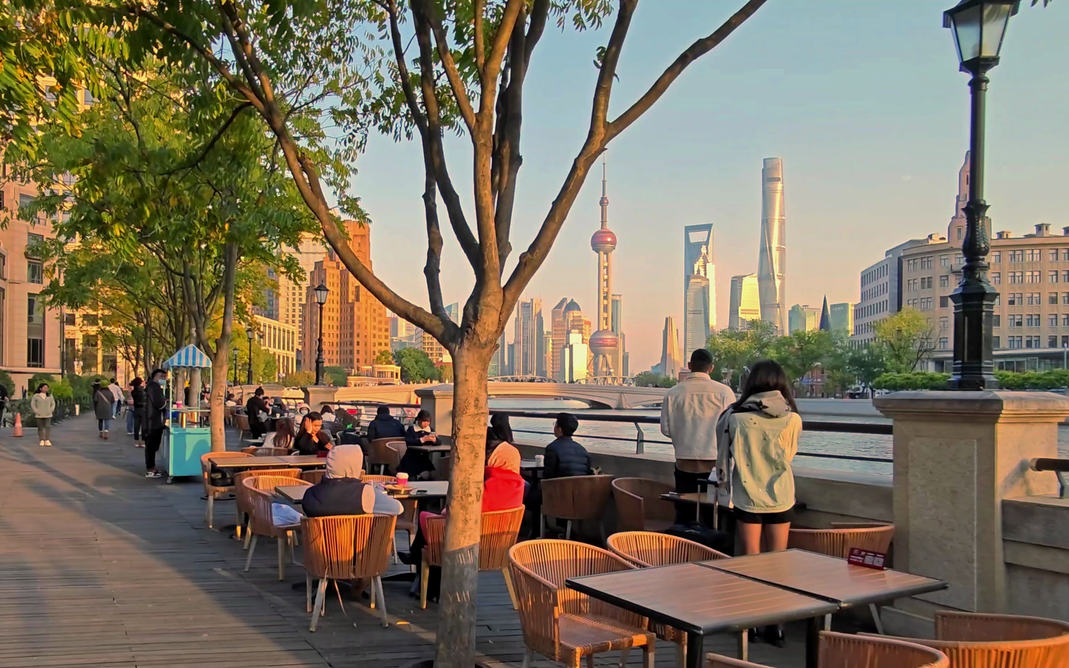 漫步夕阳下的北苏州河路