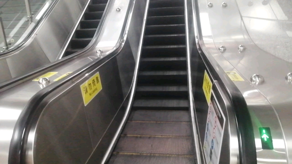 上海三菱ks-sbf扶梯位于厦门地铁一号线火炬园二号出口