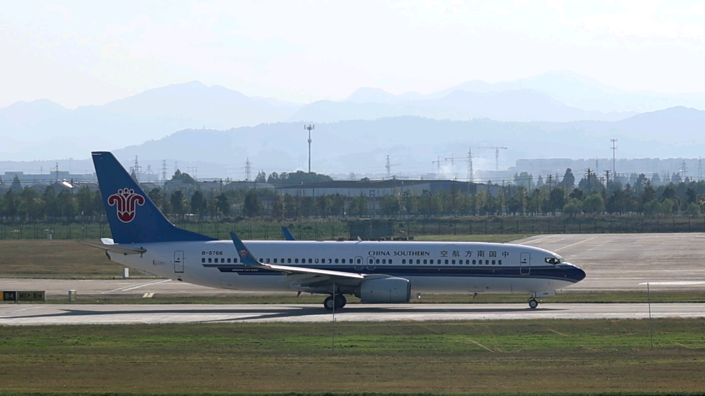 南航波音737滑行