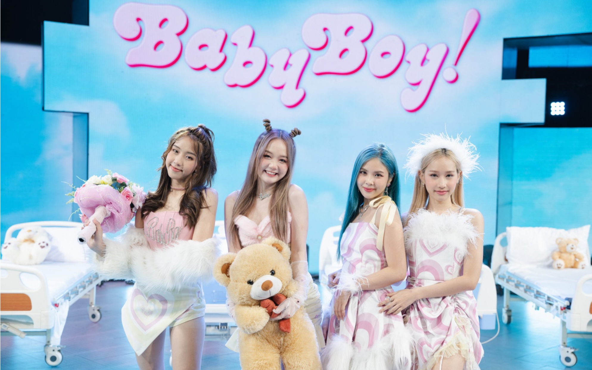 [图]【PRETZELLE舞台】泰国女团打歌舞台《ก็เธอน่ะน่ารัก (BABY BOY) 》| T-POP STAGE SHOW