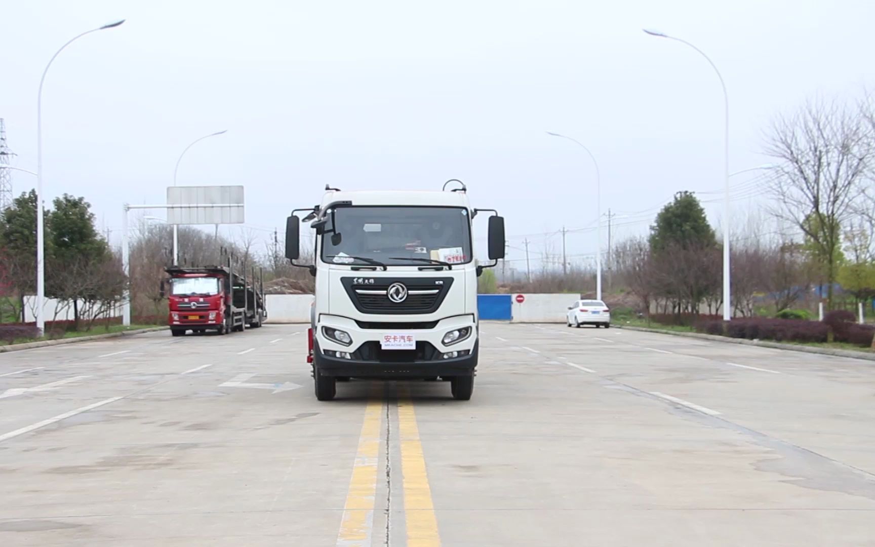 东风天锦kr230马力14方压缩式垃圾车