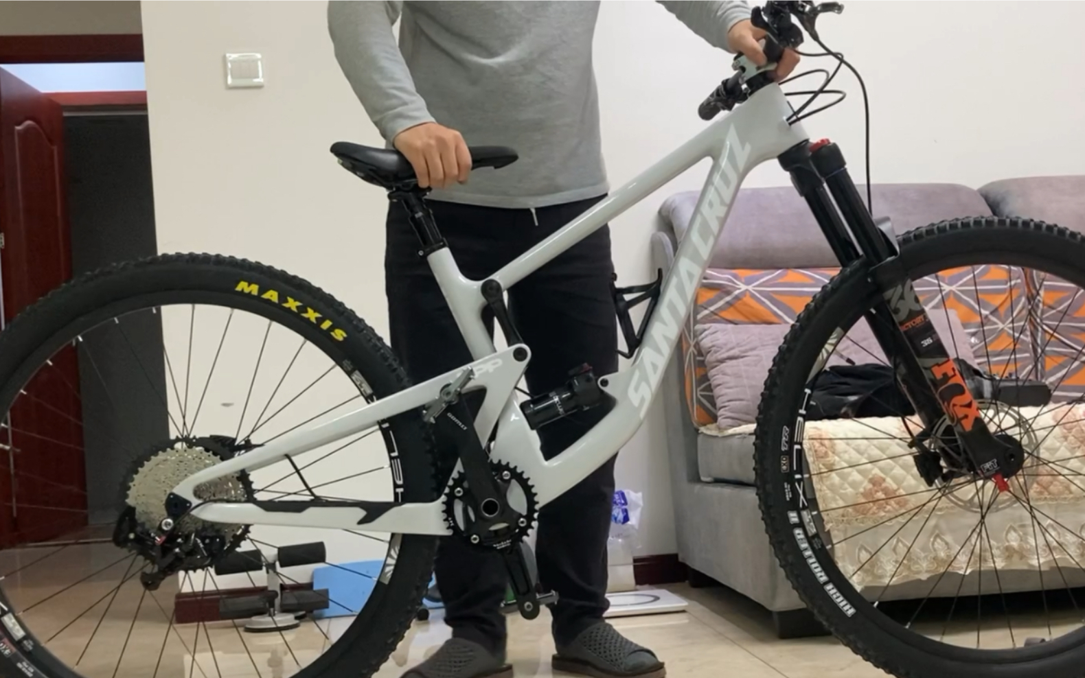 国产三条裤子软尾减震压缩动态测试