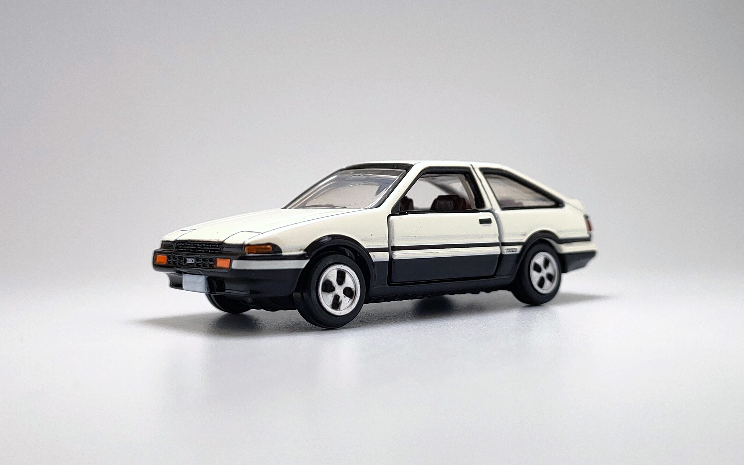 一分钟玩具开盒-逮虾户 多美卡黑盒tp丰田ae86开盒把玩评测_哔哩哔哩