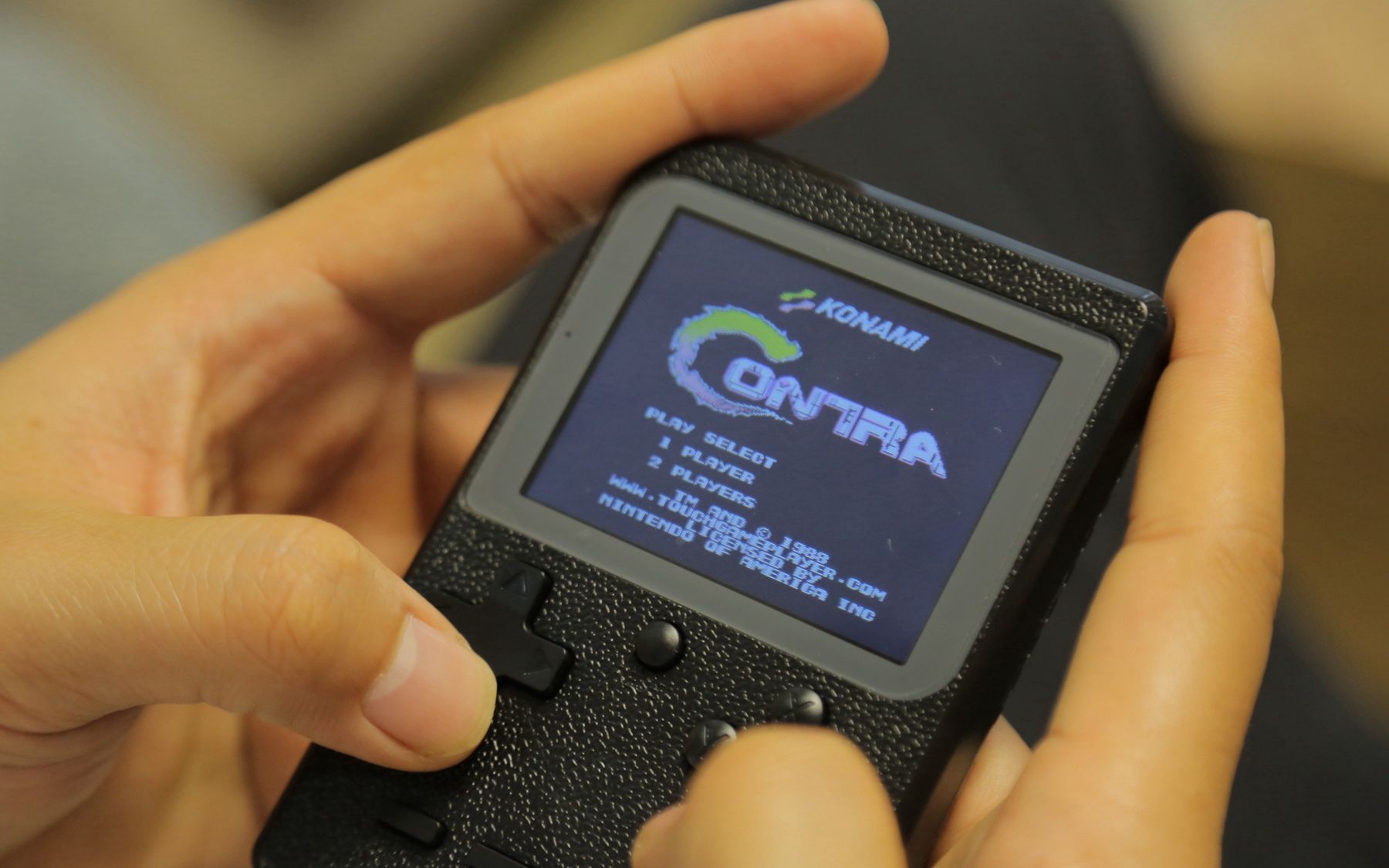 鸡哥玩机:90后儿时必玩游戏机,mini"小霸王"掌中机,超级玛丽,魂斗罗