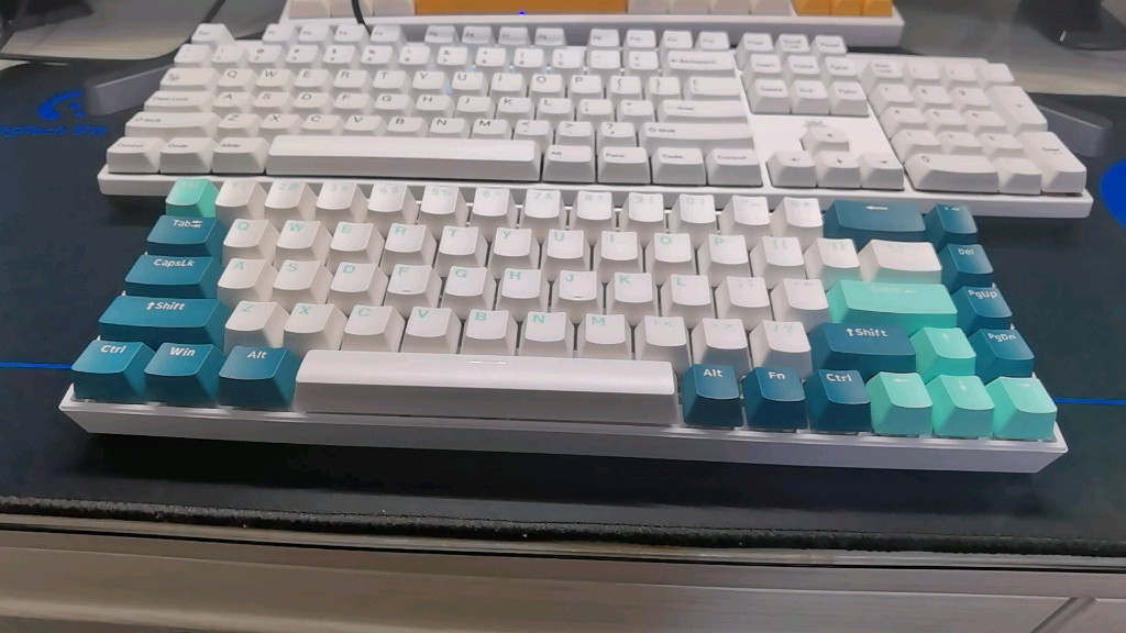 新入手的腹灵f12box白box白轴的圆珠笔声音真的爱了68配列一手就能