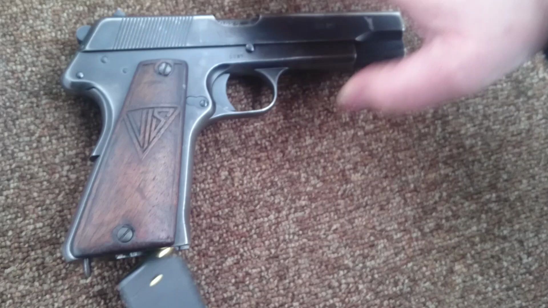 波兰pistolet vis wz. 35手枪实弹射击 使用9毫米弹药