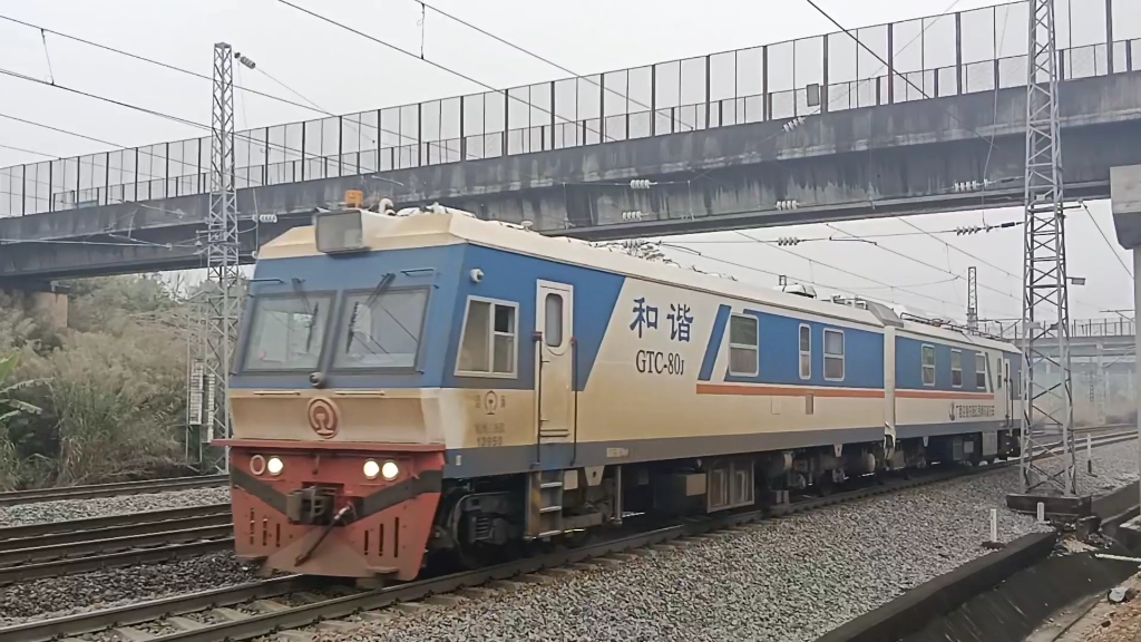 南防线拍gtc-80j轨道探伤车