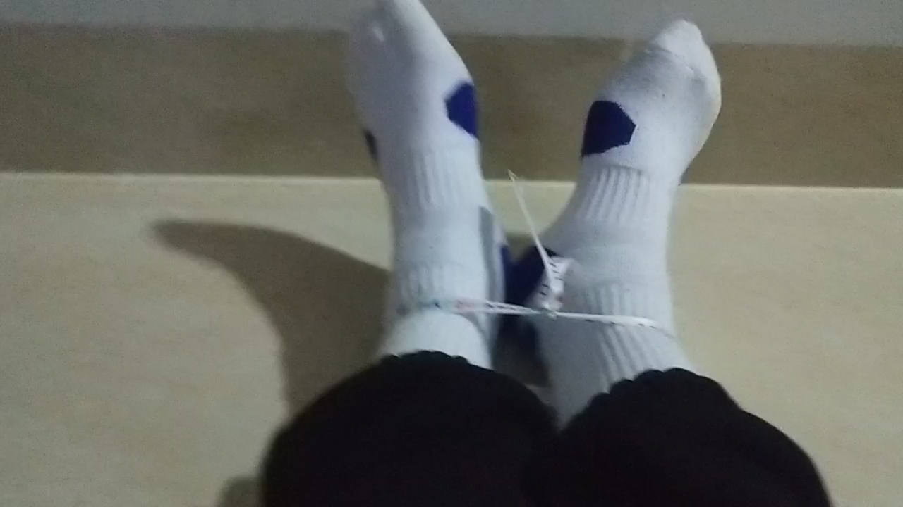 白袜男孩被绑架挣扎