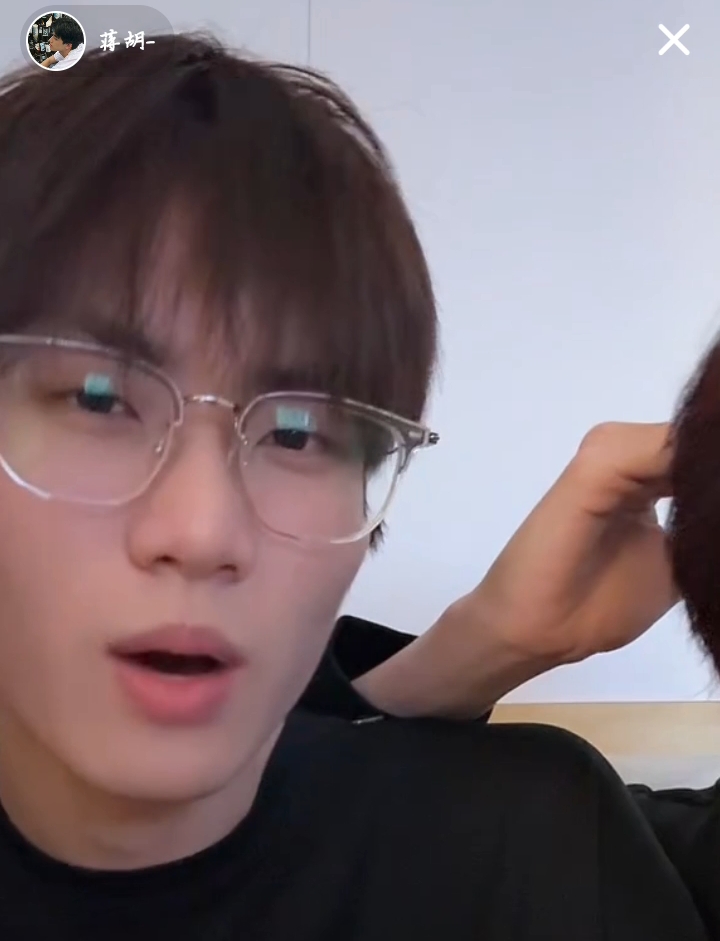 蒋胡#小蒋生日快到了3.17,微博上有直播哦