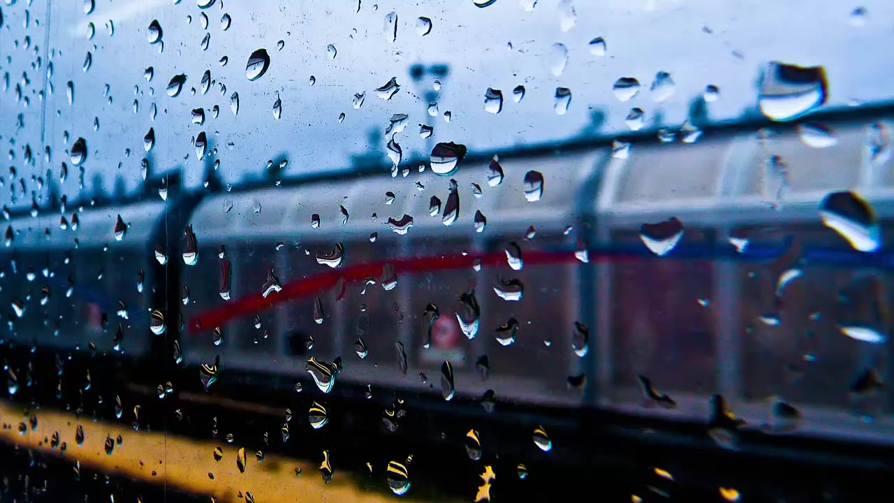 [图]3小时雨声+雷声+火车声 | 在旅行的列车上听雨~ | 减压系列 | 学习背景音 工作背景音 | STUDY WITH ME | 助眠、放松、学习