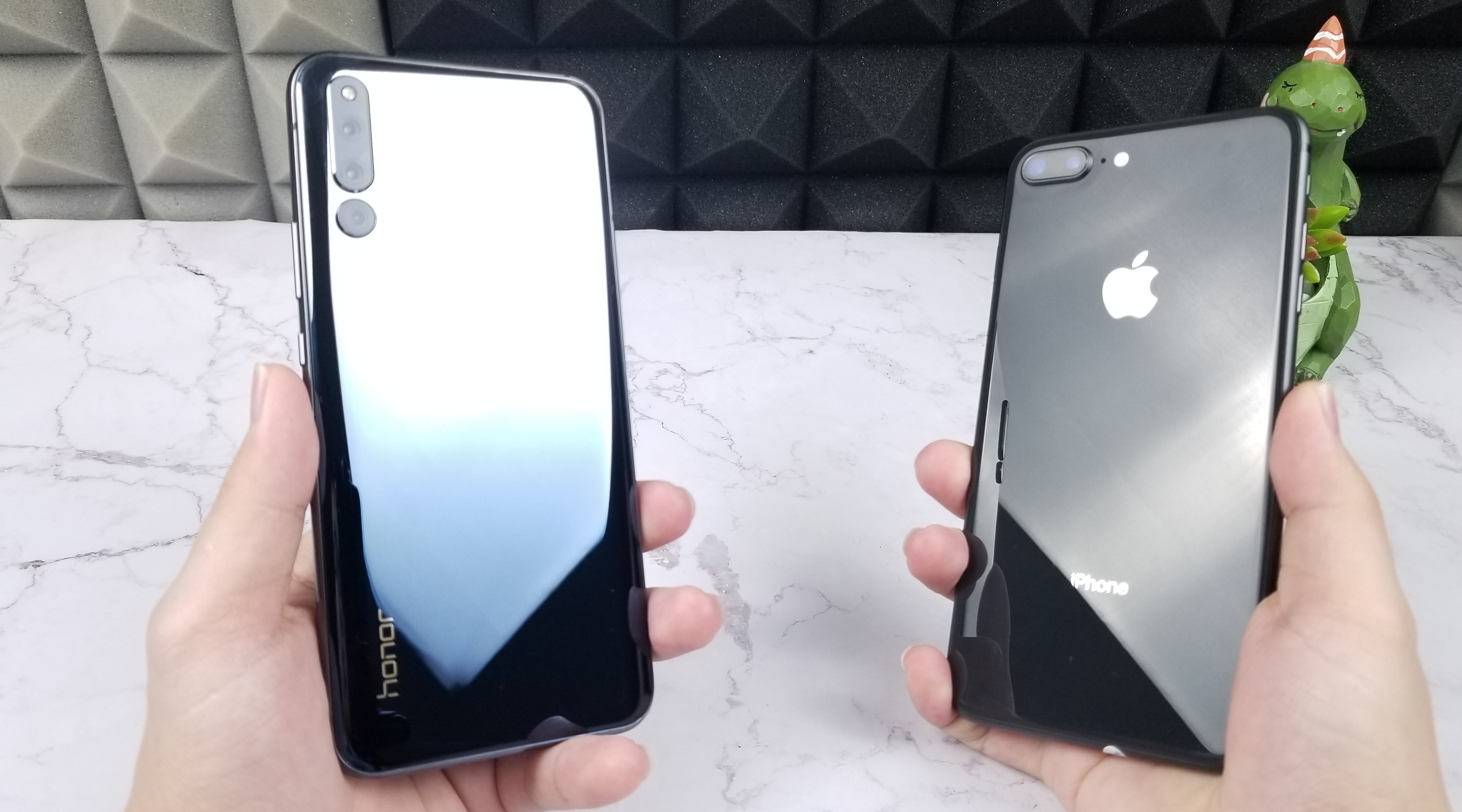 荣耀magic2对比iphone8p:这外放差距,也就听个响
