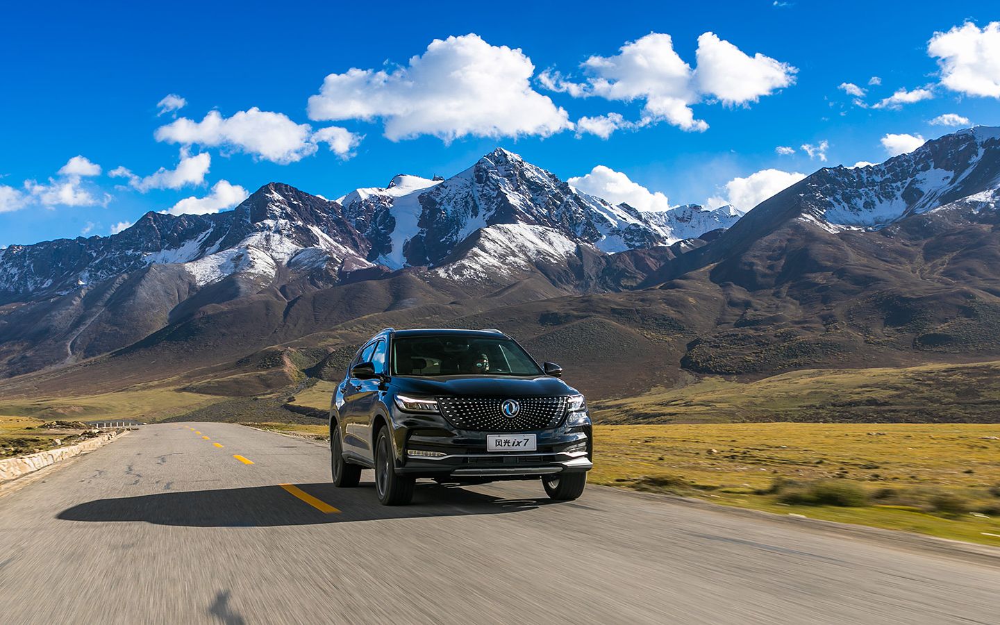 试驾东风风光ix7四驱七座中级suv比竞品大不少