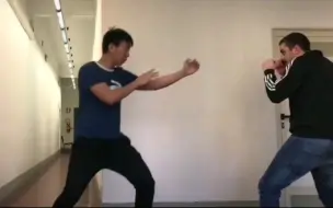 Tải video: 咏春 vs 拳击  （咏春 和 拳击 还未融合的古早期，依然还是对立思维）