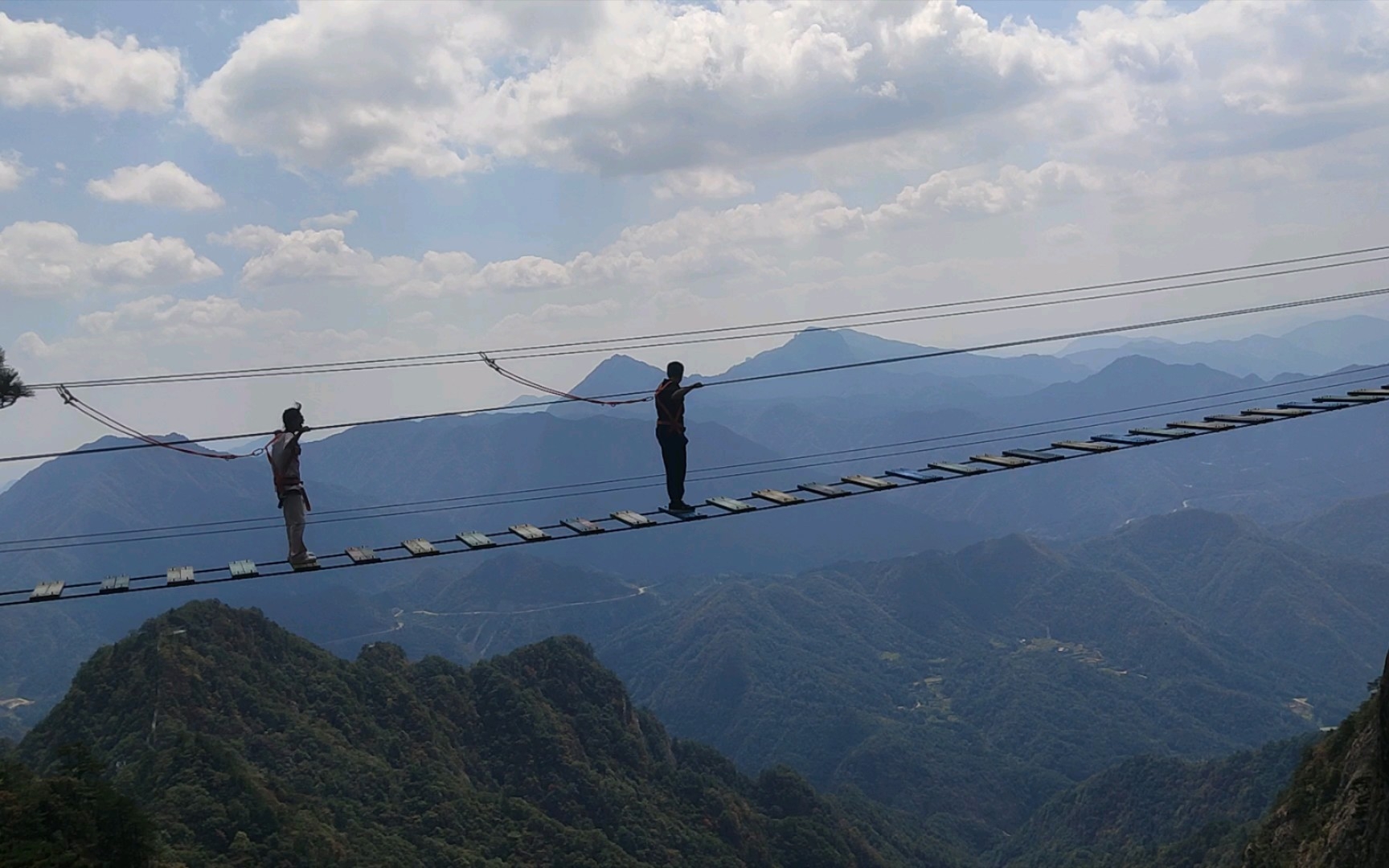 明堂山景区步步惊心,高空秋千实录