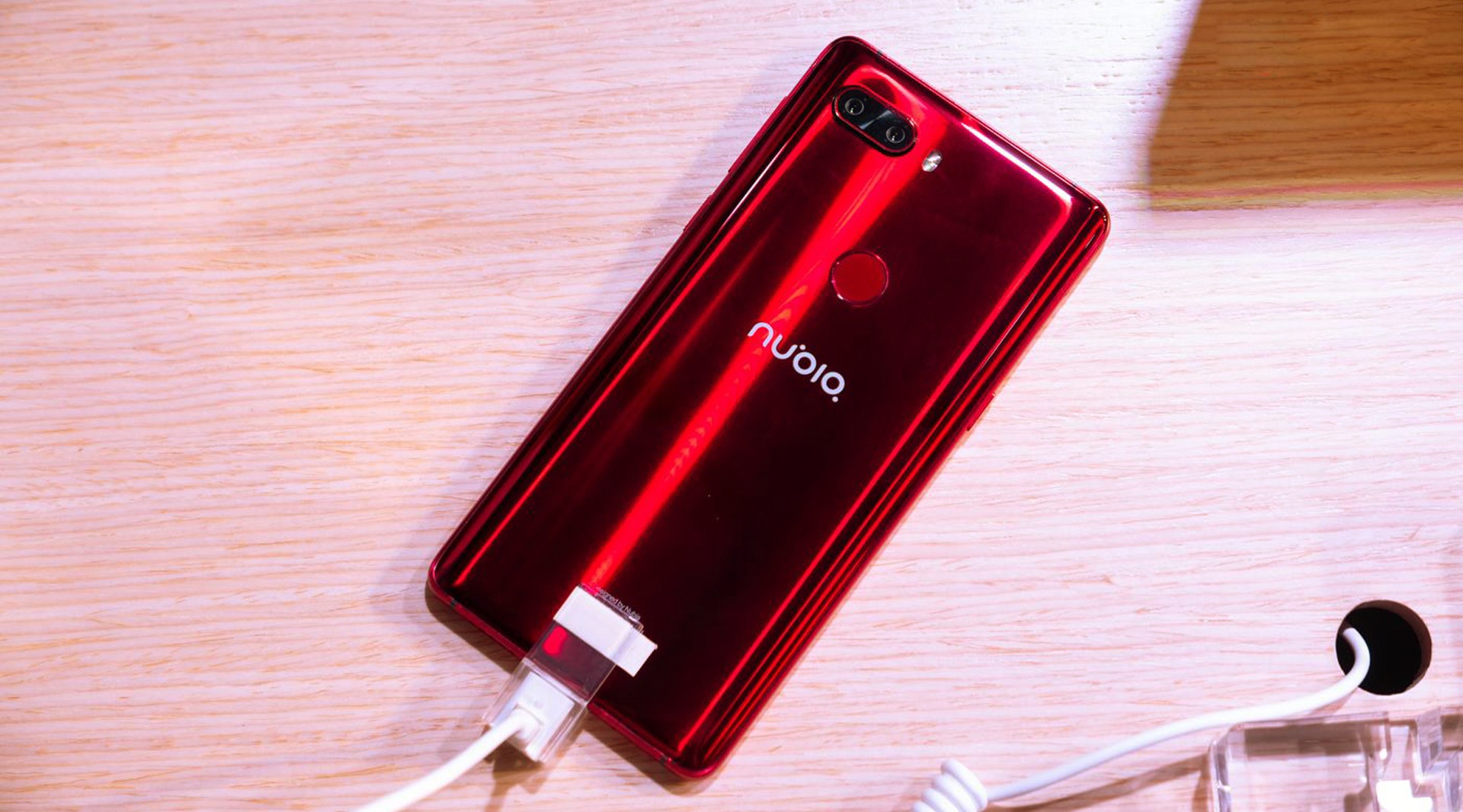 努比亚z18搭载水滴屏发布:比刘海屏还好看?