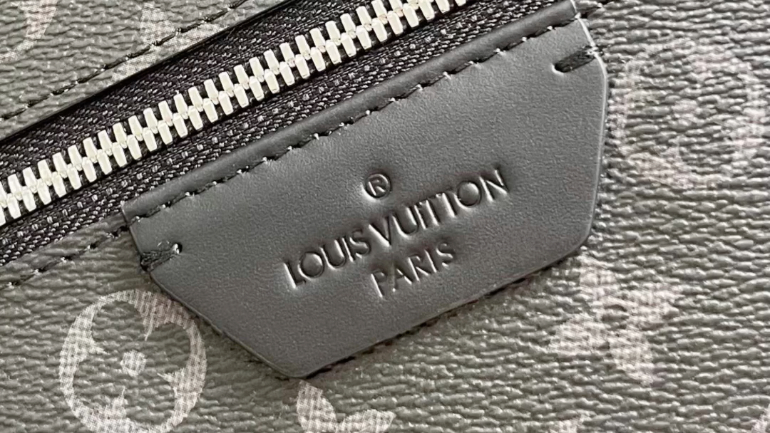 lv路易威登m22558 29×38×20discovery 黑花双肩包