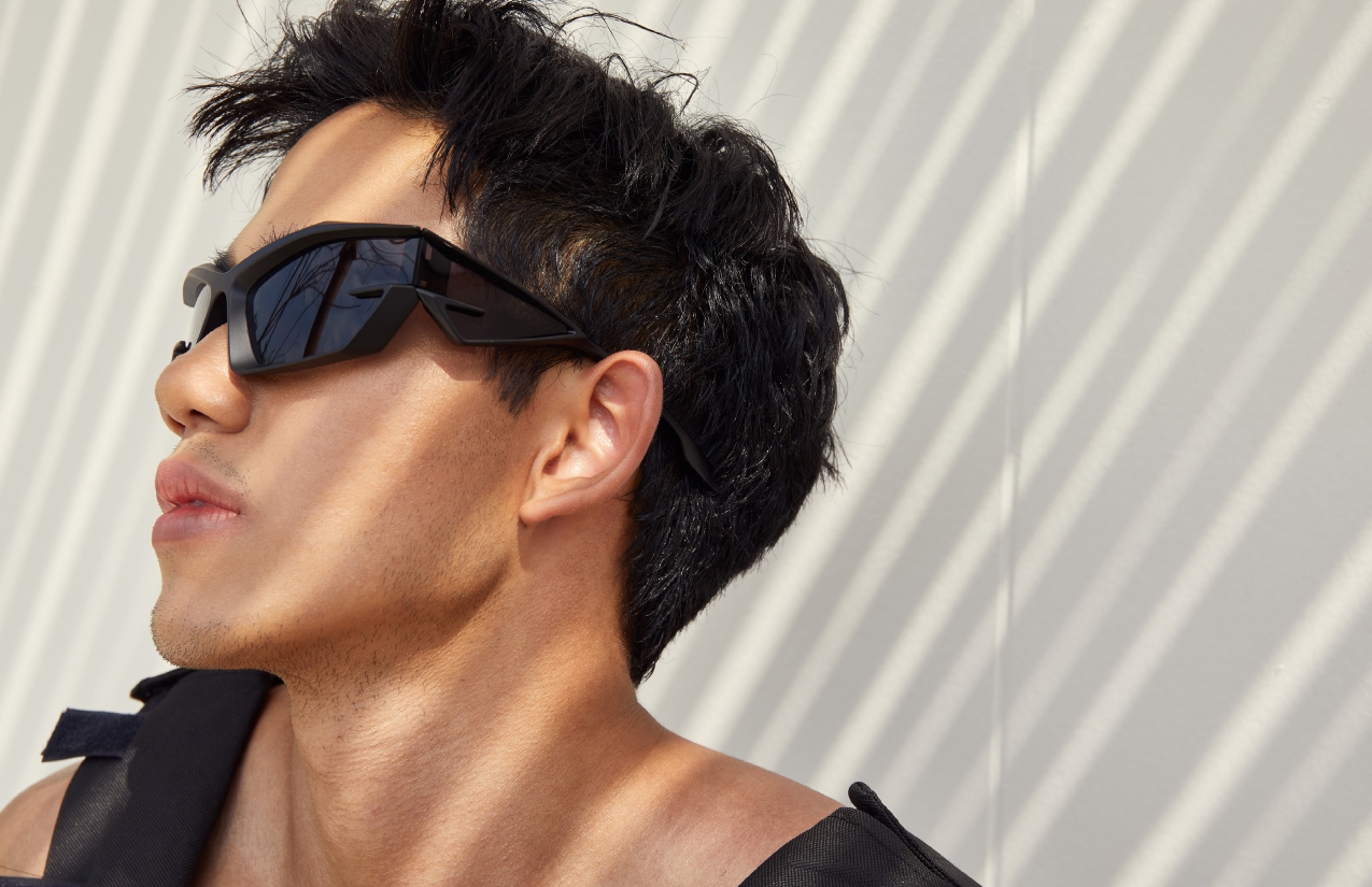 东亚帅哥泼水节