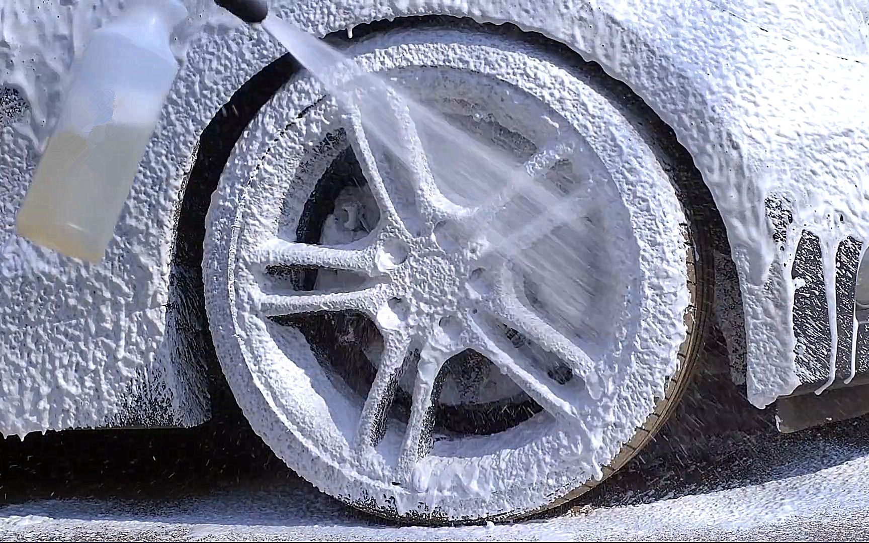 b站看洗车系列 | bmw1系 超浓厚泡沫预洗