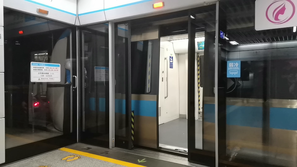 深圳地铁石厦站图片