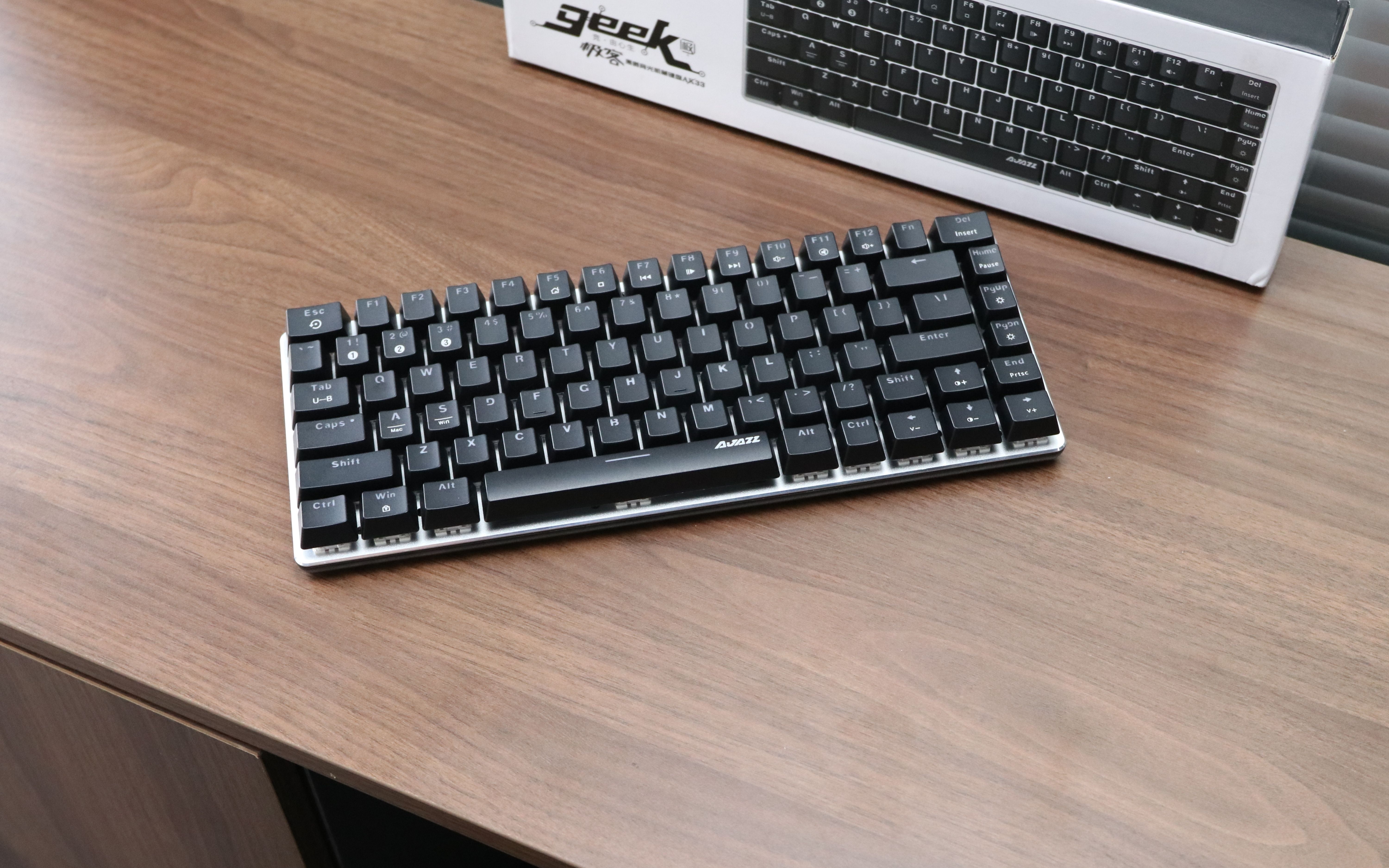 到站秀183元老级小键盘无线焕发第二春黑爵ak33无线版