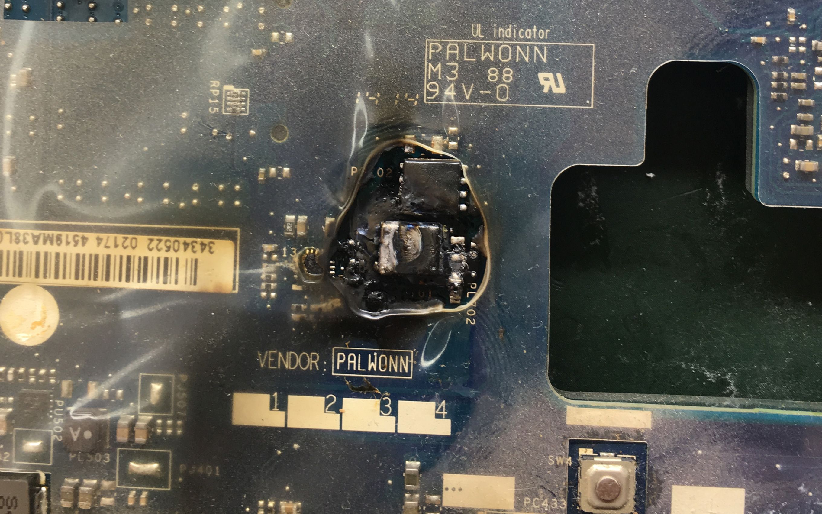 废品堆里淘来的联想g400i5笔记本拆开主板都烧烂了这还能修好吗