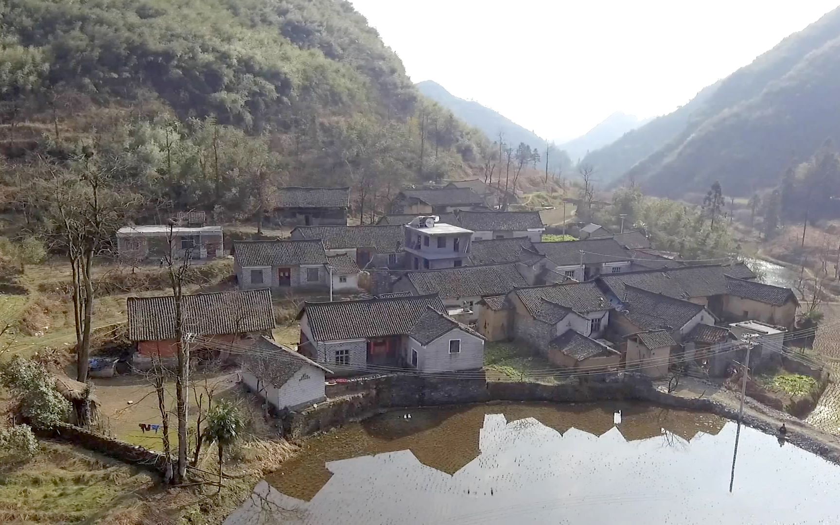 航拍湖南凤凰县山江镇消水龙村,四面环山,山上都是竹子,据说是风水宝地,你怎么看哔哩哔哩bilibili