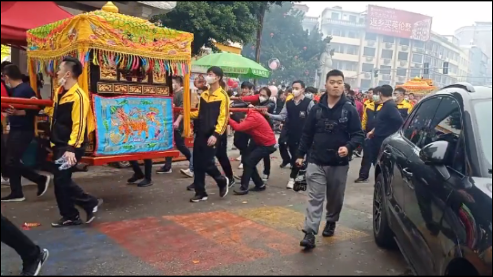 [图]轿子上的神，都是古代的老祖宗，因为或义或勇，被村里人自发拥护或者请当地县令敕封成神