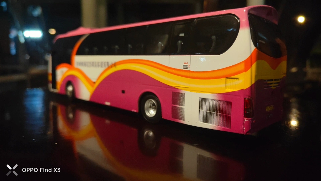 1/43 中港斯冠忠环岛西堪尼巴士模型