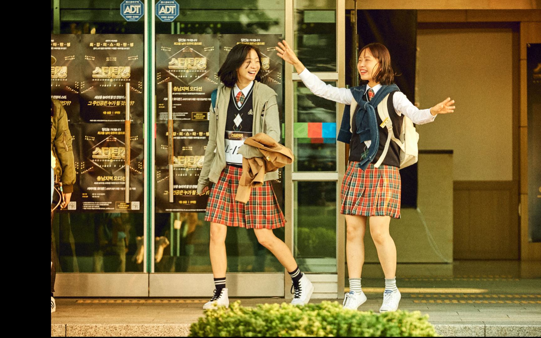 邻家少女竟是绝对强者,被逼开挂,秒杀全场