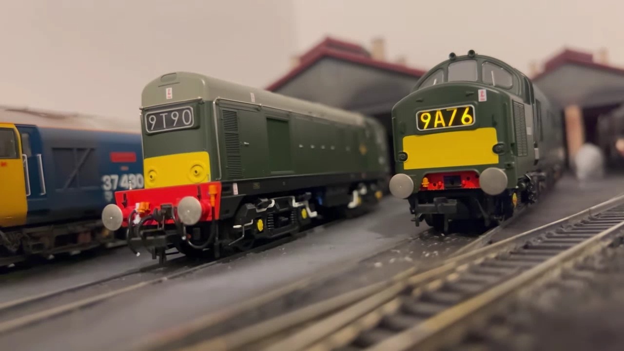 百万城的英国铁路绿色涂装class37内燃机车模型开箱视频搬运～dcc数码