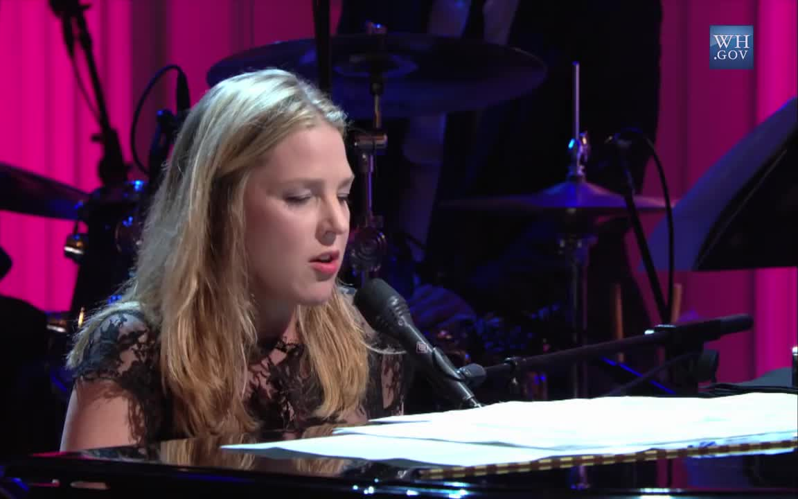 [图]Diana Krall performs The Look of Love _ In Performance at the White House