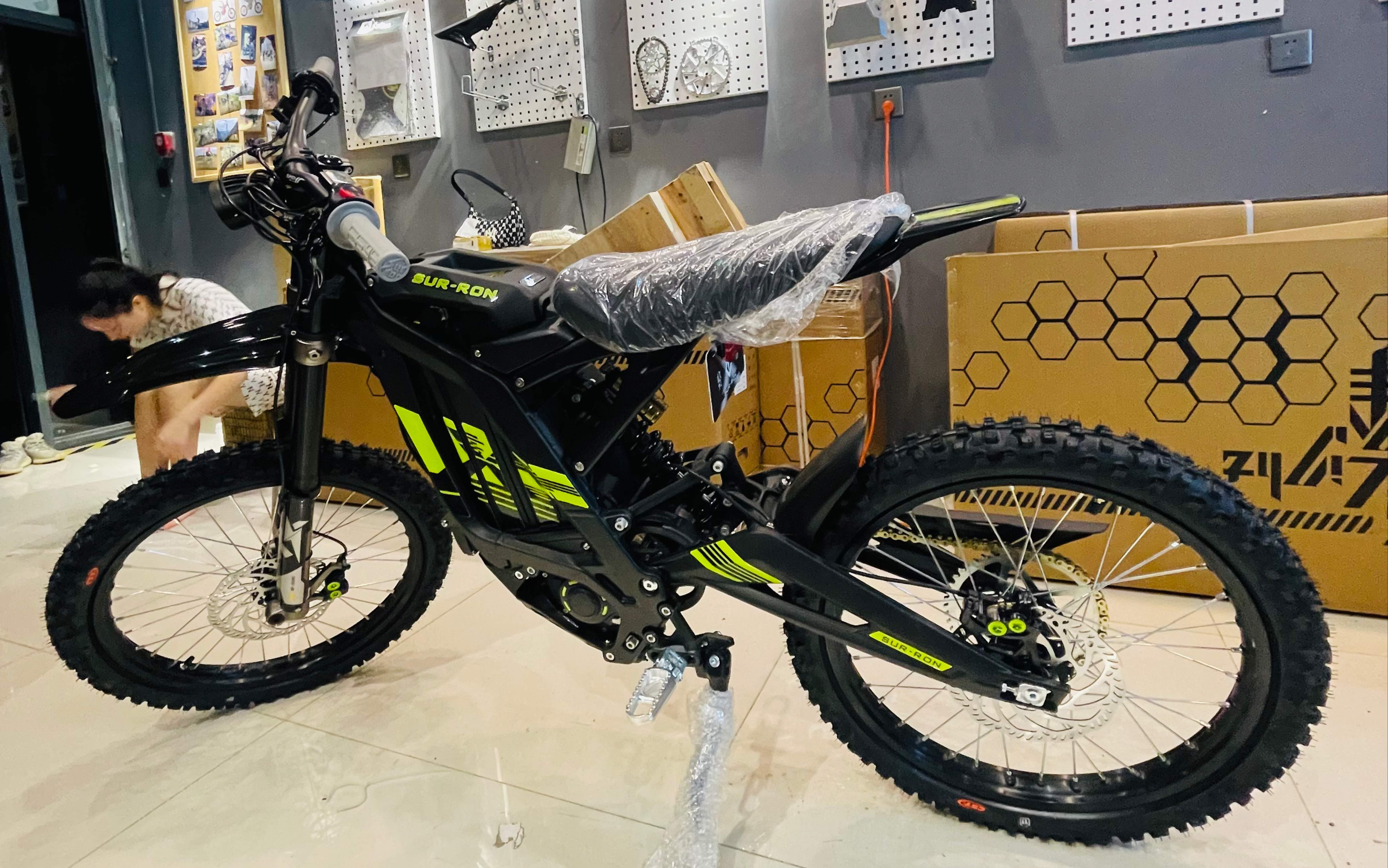 轻蜂幻影版黑色开箱视频_哔哩哔哩_bilibili