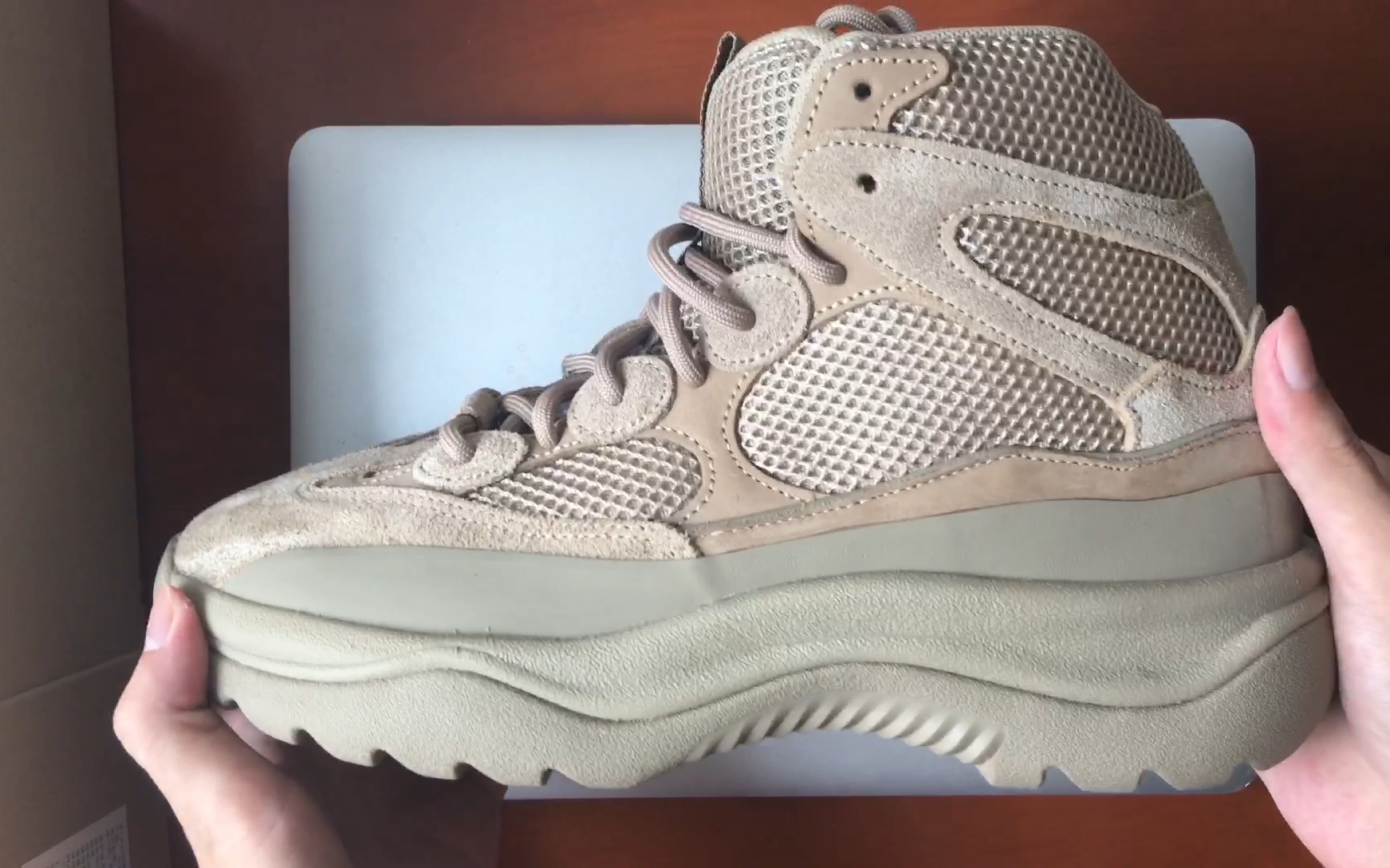 yeezy椰子登山鞋=高帮500?开箱围观,片尾附上身效果